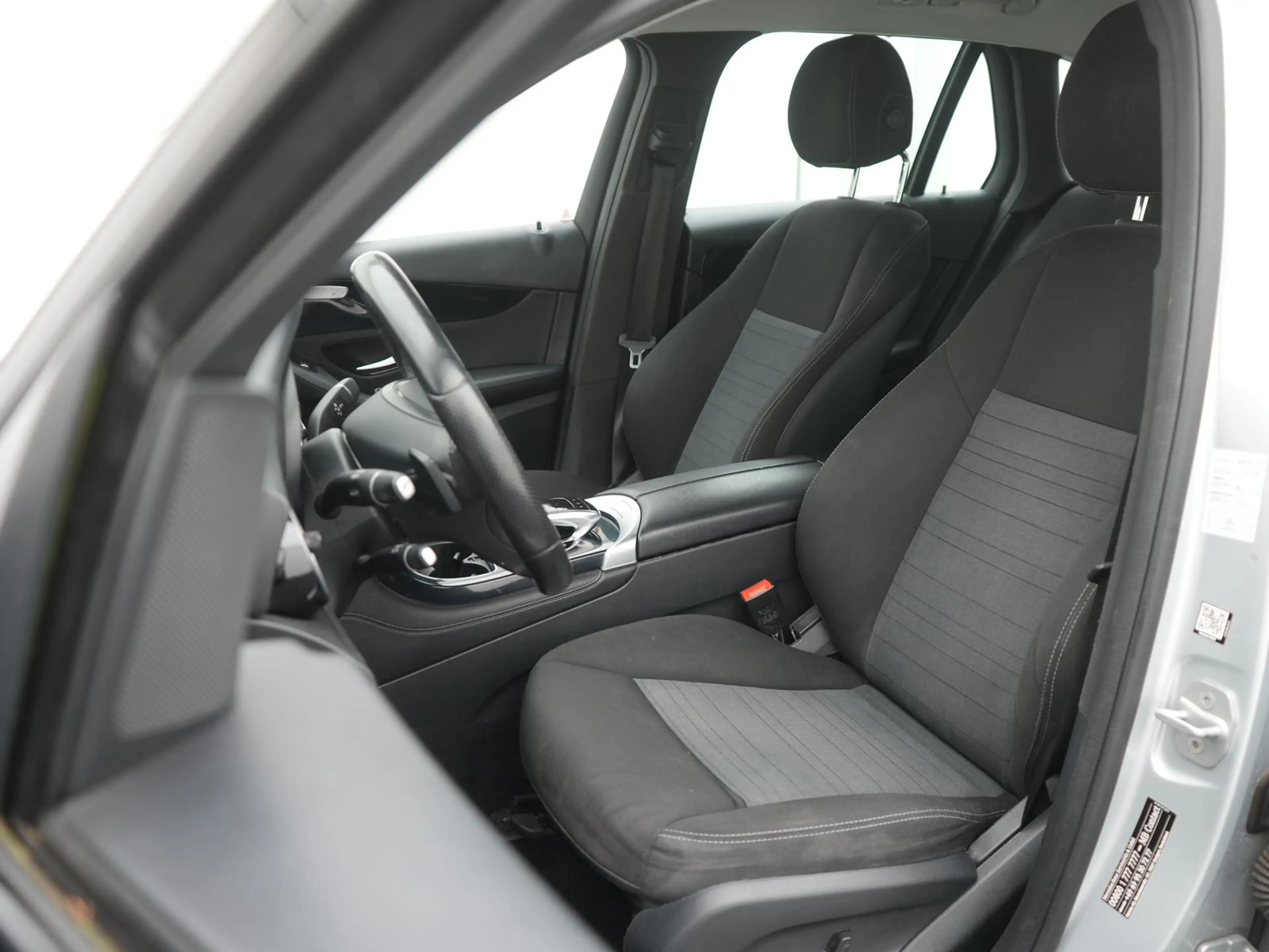 Mercedes-Benz GLC 220 d 4 Matic AHK,KAM,TEMPO,KLIMA,SHZ,BT,NAVI — photo 6