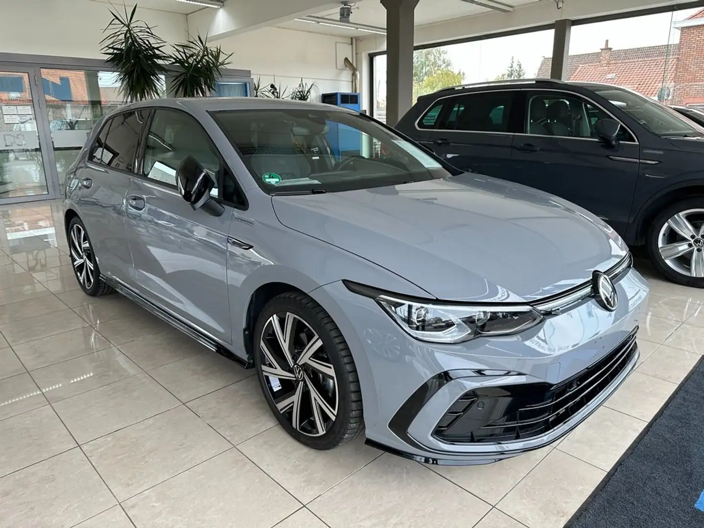 Volkswagen Golf Golf 1.5 eTSI DSG R|Black|Sfeer|Camera|Stoelverw. Grau - 1