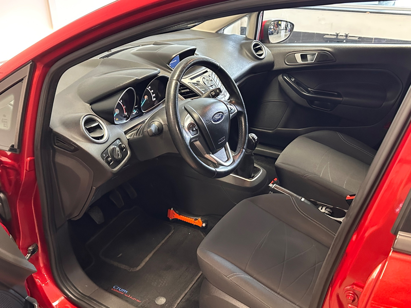 Ford Fiesta 2015 / 122.001 KM NaP / Cruise / Airco — photo 4