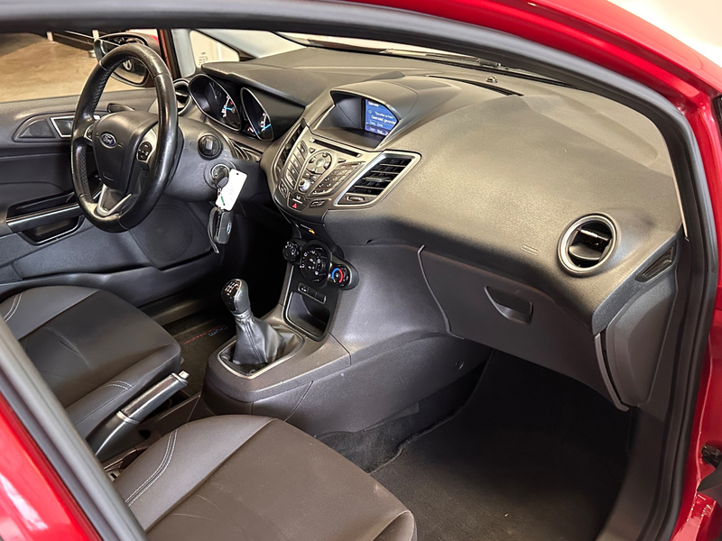 Ford Fiesta 2015 / 122.001 KM NaP / Cruise / Airco — photo 10