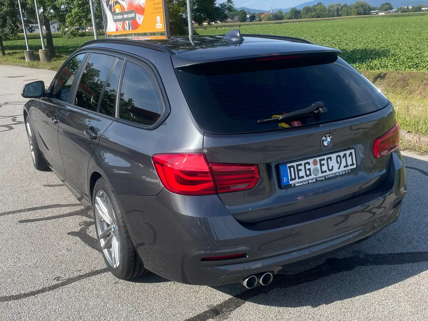 BMW 320 320d Touring Aut.Advantage Grau - 2