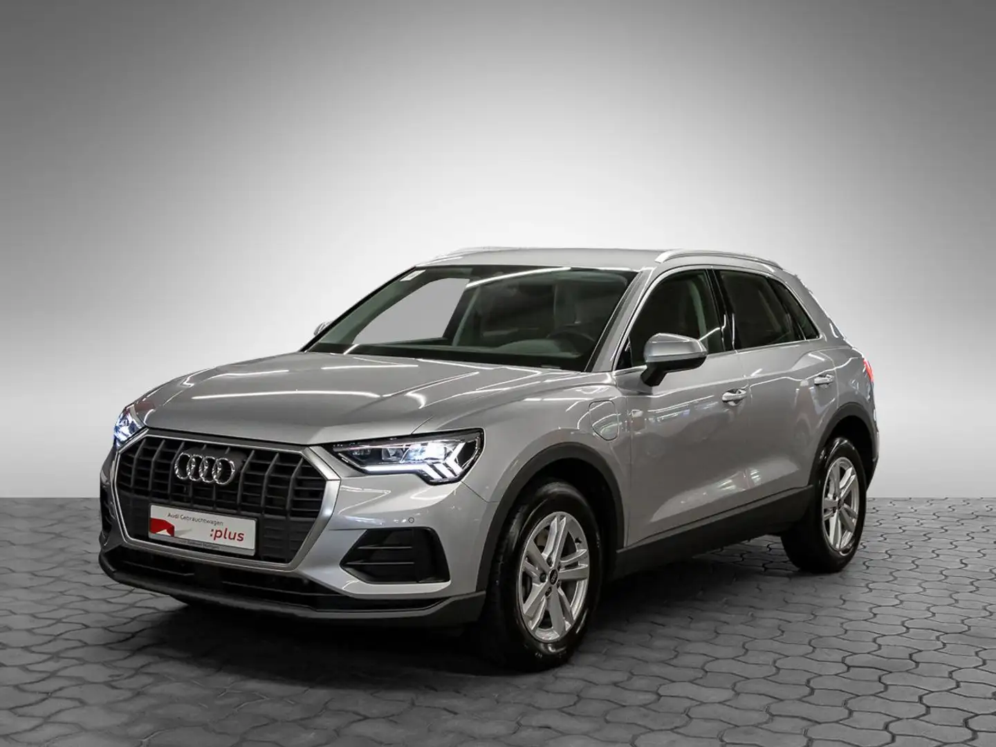 Audi Q3 45 TFSI e LED virtCo Sitzheizung PDC+Kamera Silber - 2