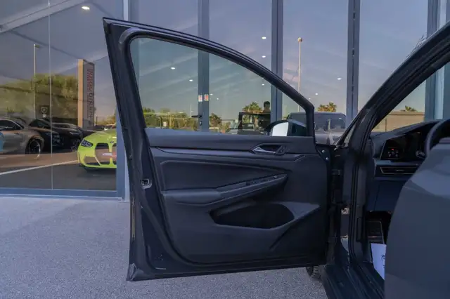 Volkswagen Golf view 7