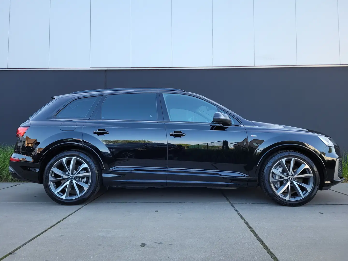 Audi Q7 55 TFSi e Quattro PHEV*S-LINE*CAMERA*LUCHTVERING* Zwart - 2