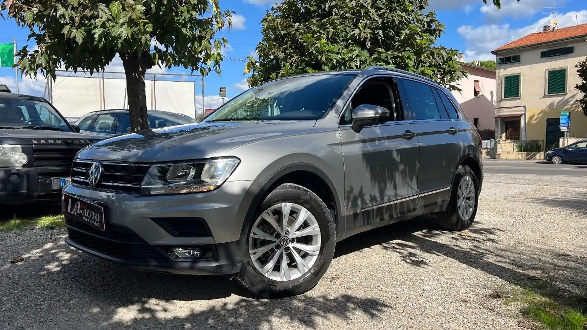 Volkswagen Tiguan 2.0 tdi Business 150cv dsg Gris - 1