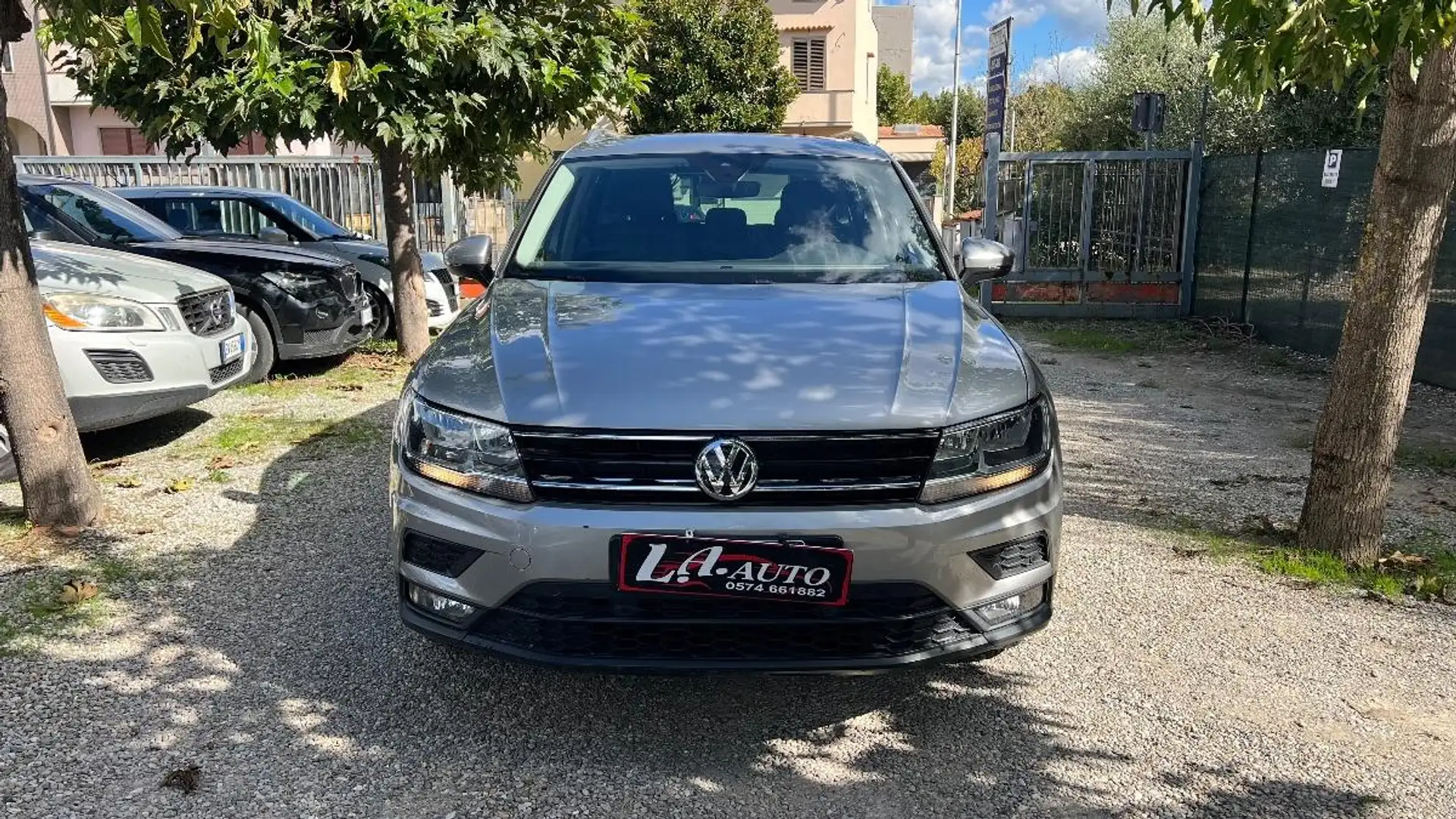 Volkswagen Tiguan 2.0 tdi Business 150cv dsg Gris - 2