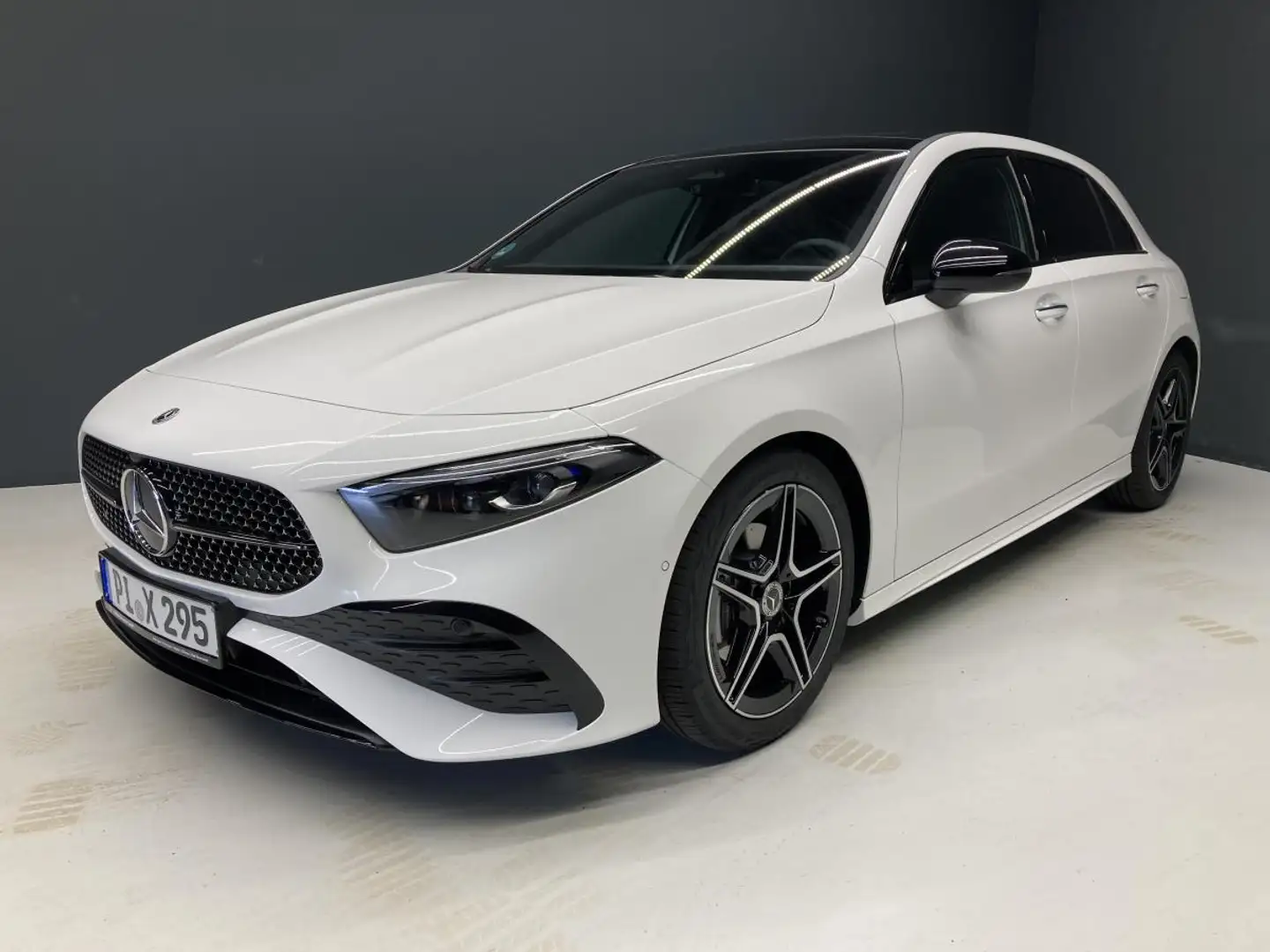 Mercedes-Benz A 200 AMG Advanced Plus Fahrassistent Pano Multibeam Weiß - 2