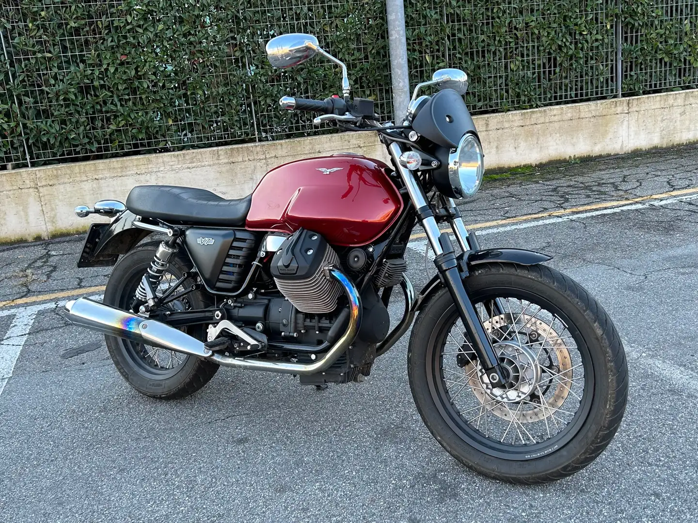 Moto Guzzi V 7 II Stone Rojo - 1