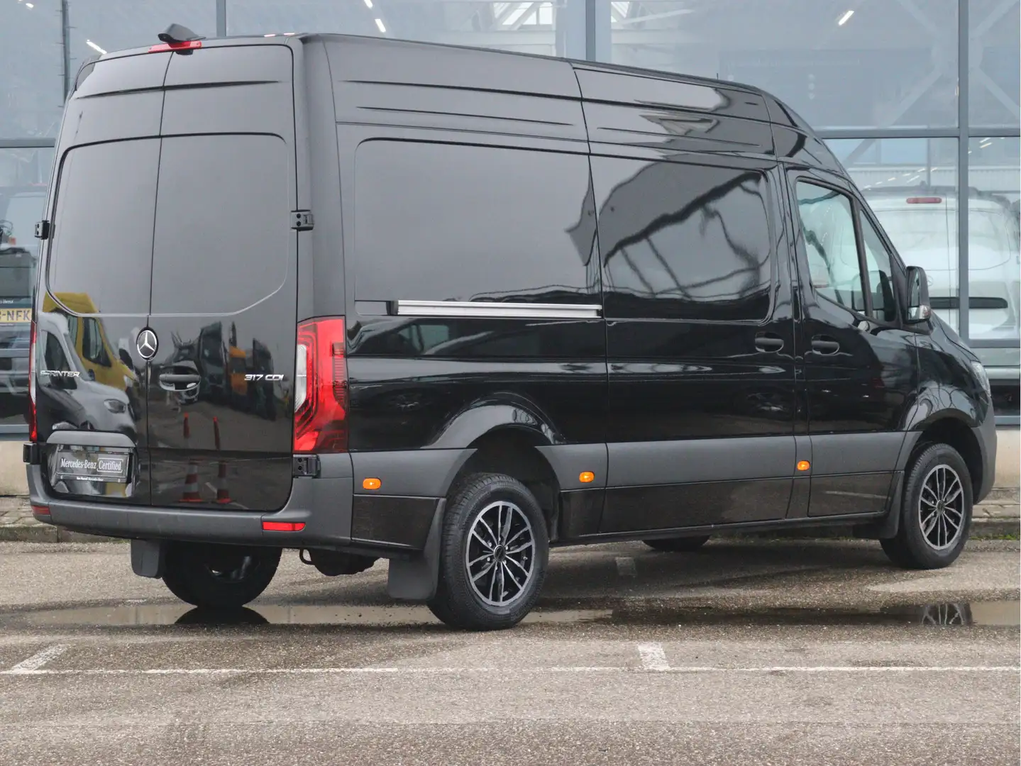 Mercedes-Benz Sprinter 317 CDI L2H2 Select | AIRCO/CAMERA/DISTRONIC | Cer Zwart - 2