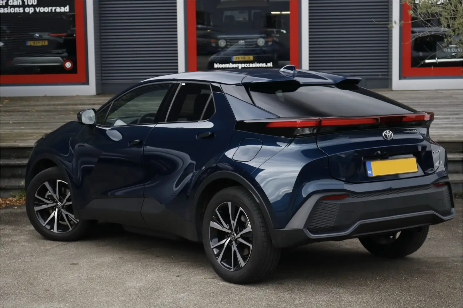 Toyota C-HR 2.0 Plug-in Hybrid 220 First Edition Blauw - 2
