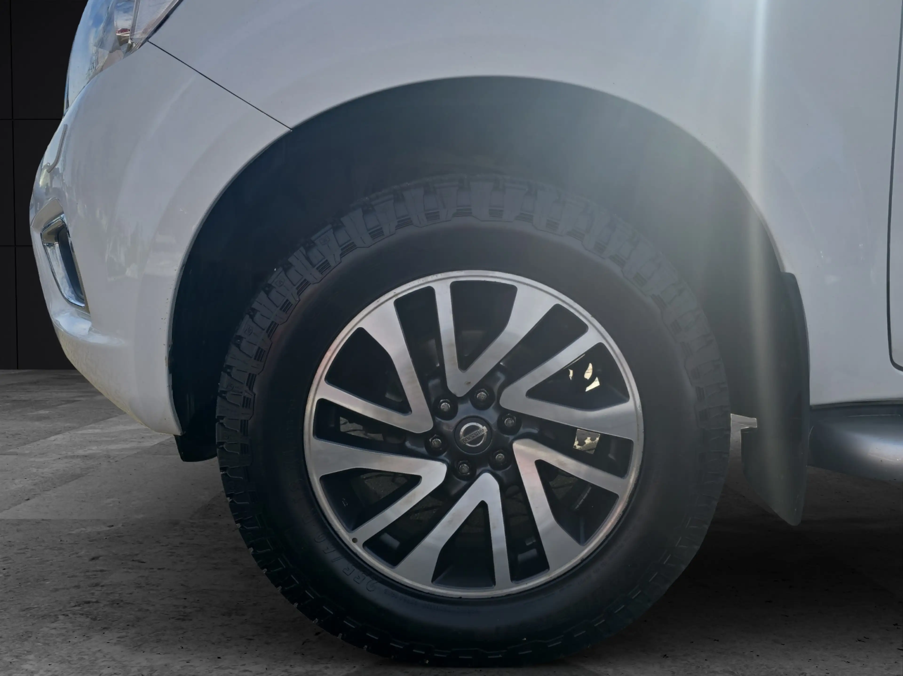 Nissan Navara NP300 Tekna Double Cab 4x4 LED Navi AHK SHZ Kamera — photo 9