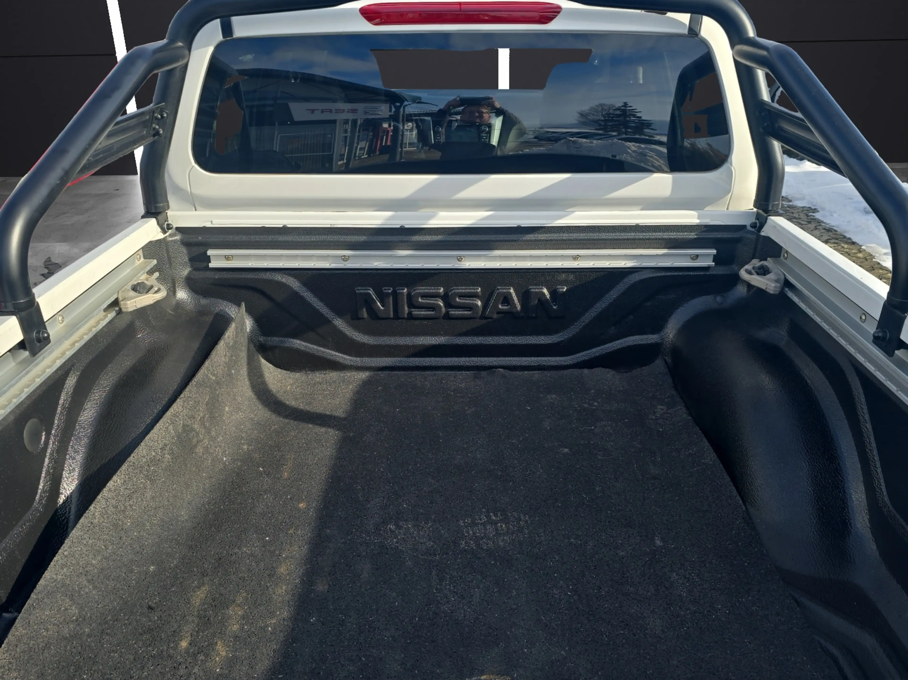Nissan Navara NP300 Tekna Double Cab 4x4 LED Navi AHK SHZ Kamera — photo 13