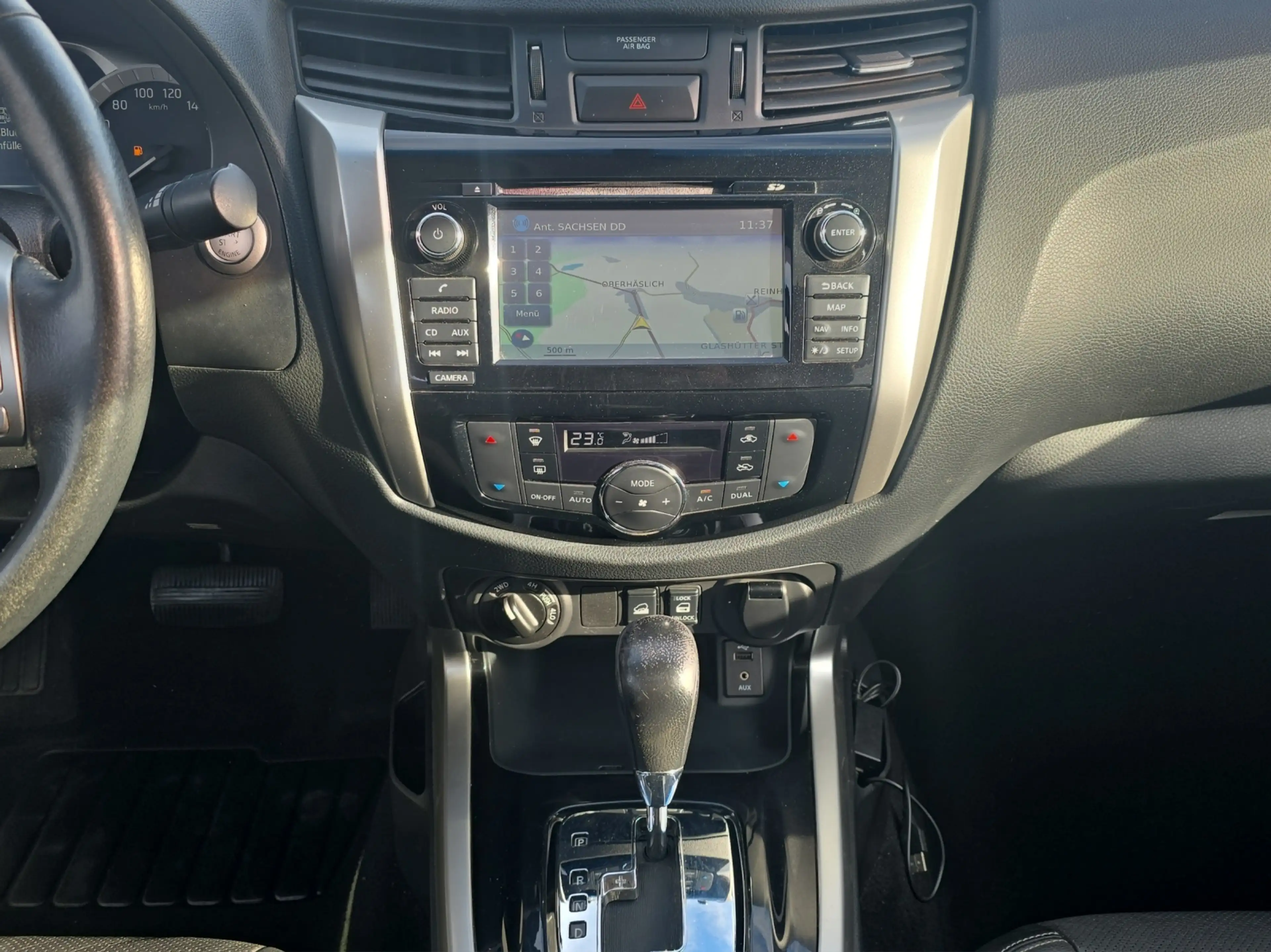 Nissan Navara NP300 Tekna Double Cab 4x4 LED Navi AHK SHZ Kamera — photo 15