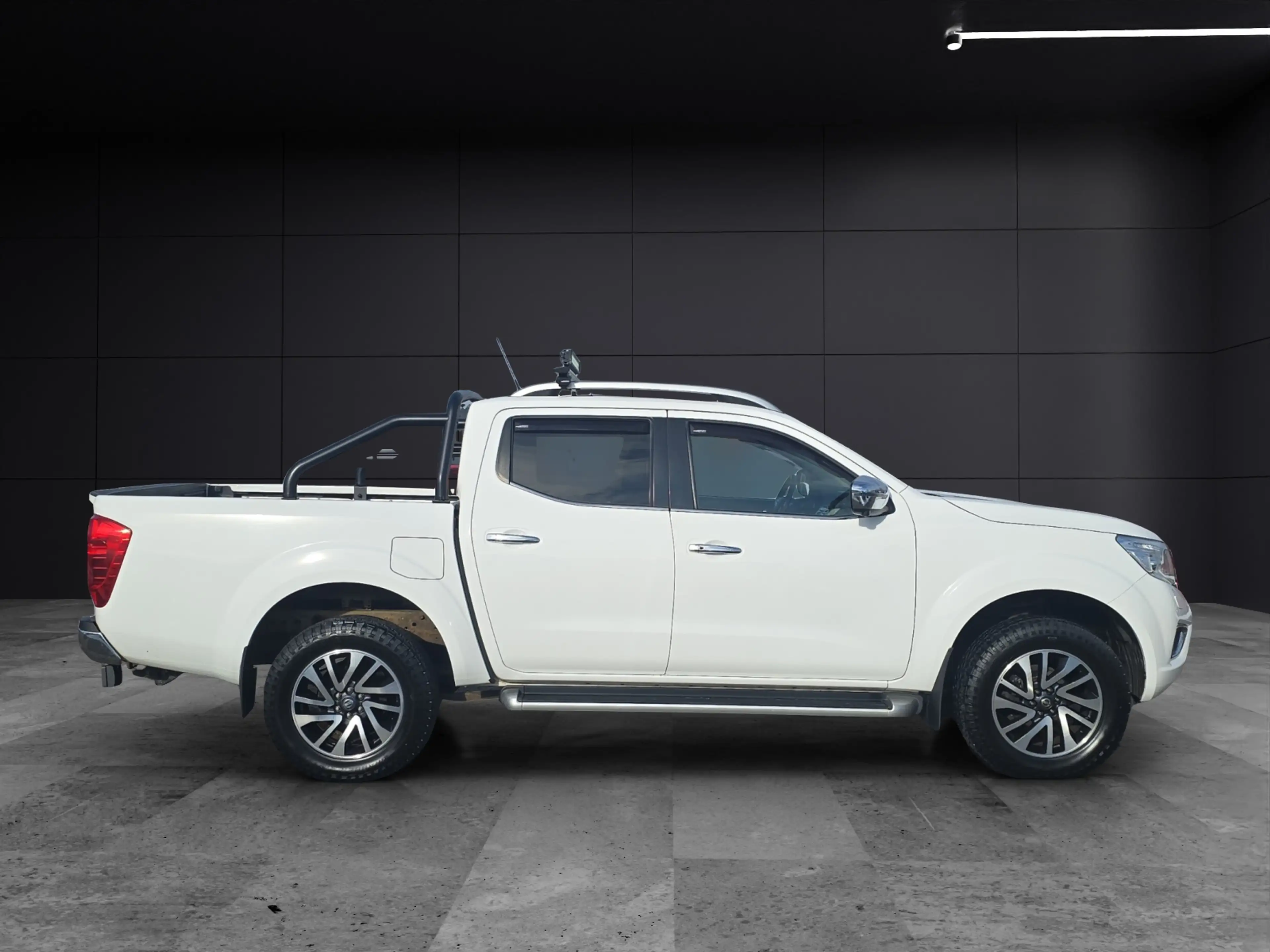 Nissan Navara NP300 Tekna Double Cab 4x4 LED Navi AHK SHZ Kamera — photo 6