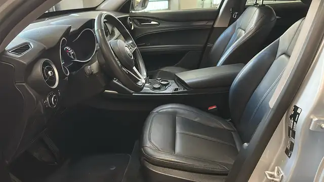 Alfa Romeo Stelvio view 16