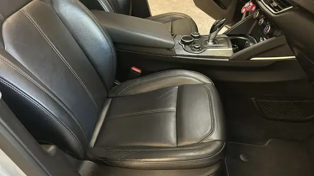 Alfa Romeo Stelvio view 19