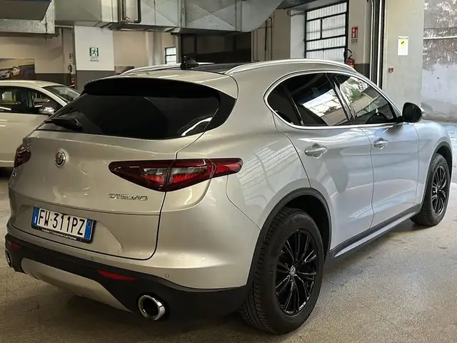 Alfa Romeo Stelvio view 5