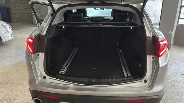 Alfa Romeo Stelvio view 12