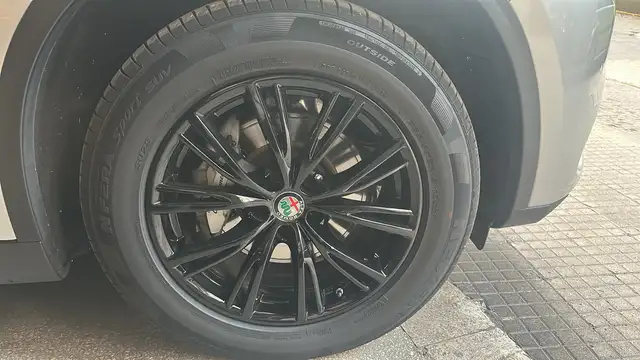 Alfa Romeo Stelvio view 14