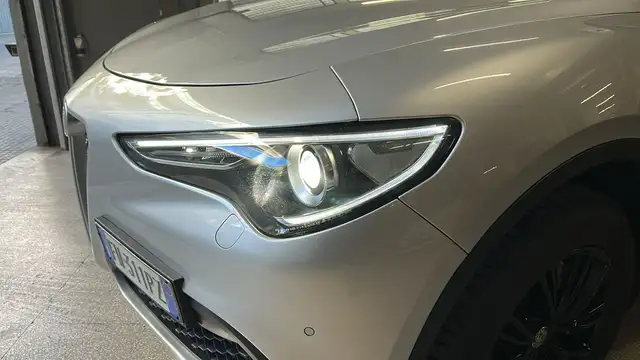 Alfa Romeo Stelvio view 9