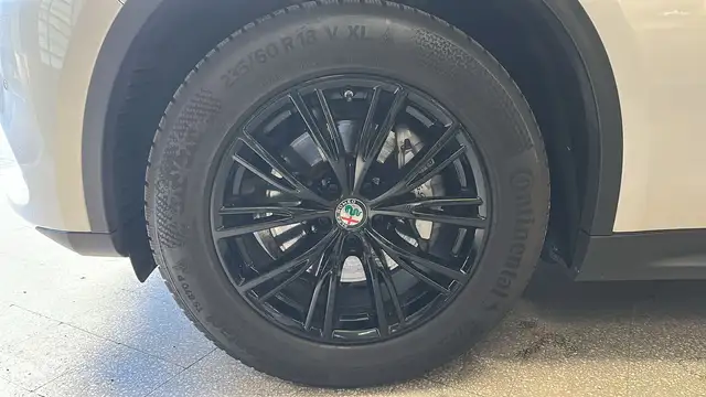 Alfa Romeo Stelvio view 15