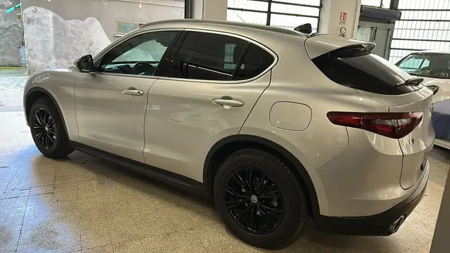 Alfa Romeo Stelvio view 7