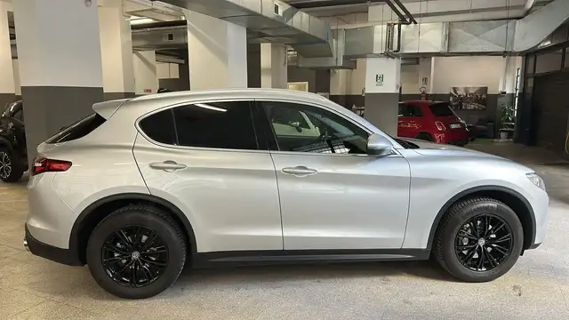 Alfa Romeo Stelvio view 4