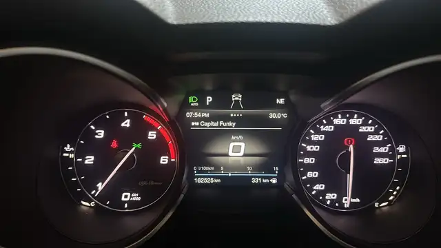 Alfa Romeo Stelvio view 25