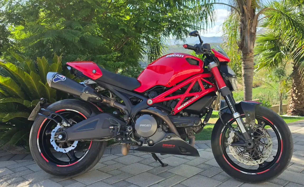 Ducati Monster 696