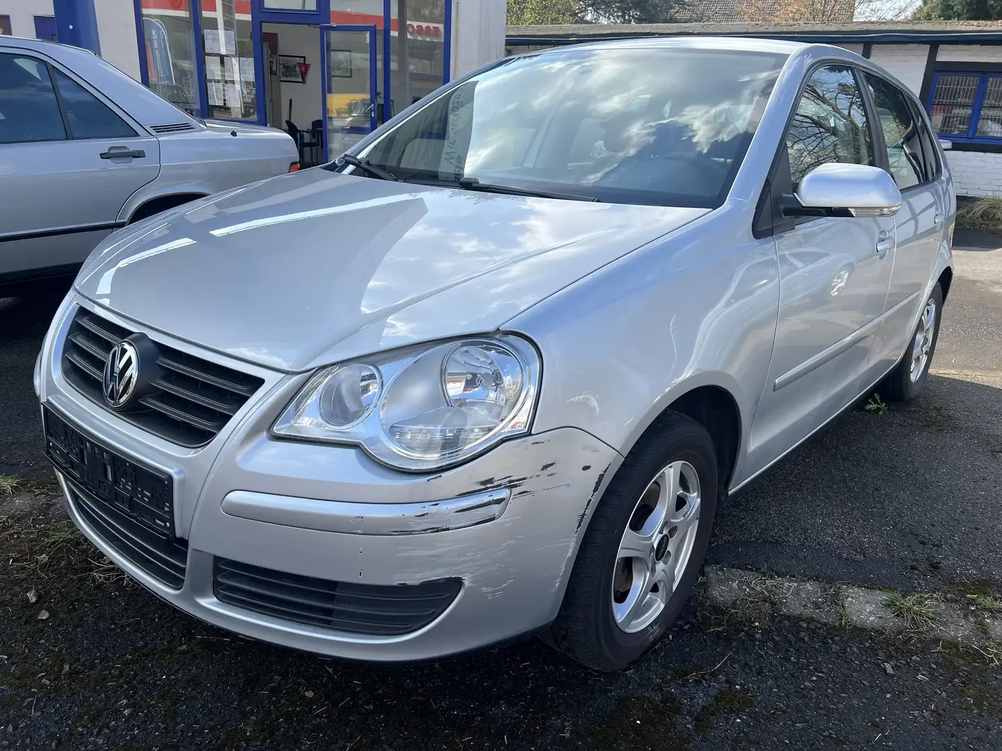 Volkswagen Polo 1.4 Comfortline, Seniorenfzg Plateado - 2