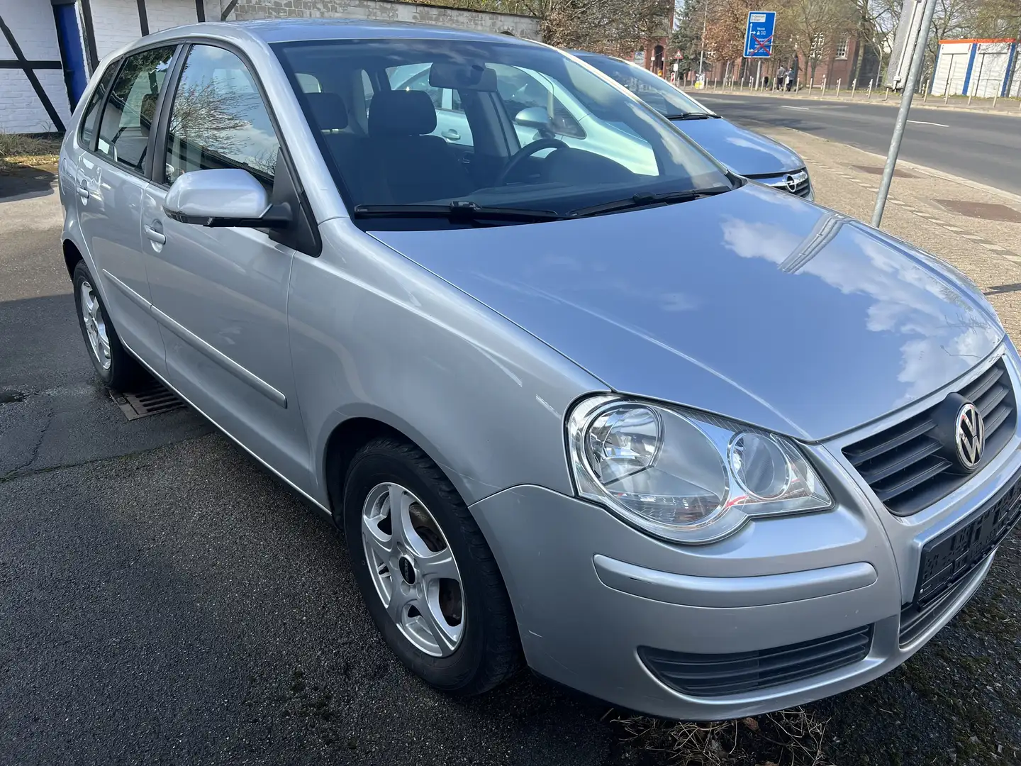 Volkswagen Polo 1.4 Comfortline, Seniorenfzg Plateado - 1