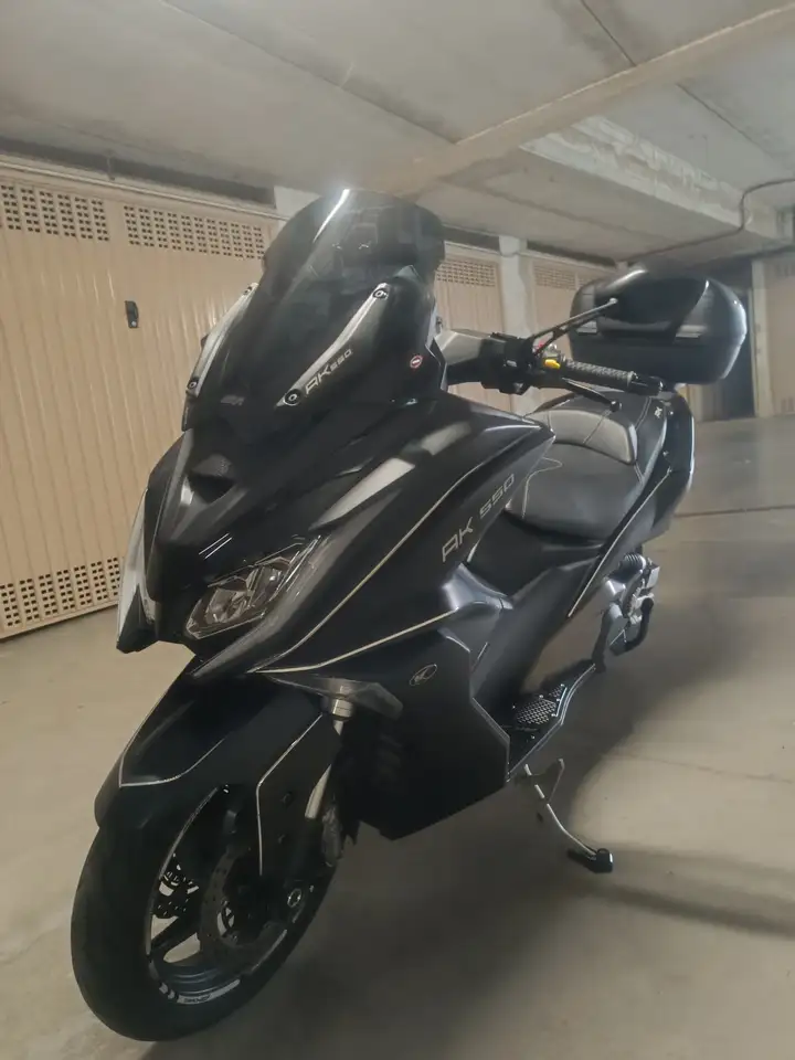 Kymco AK 550