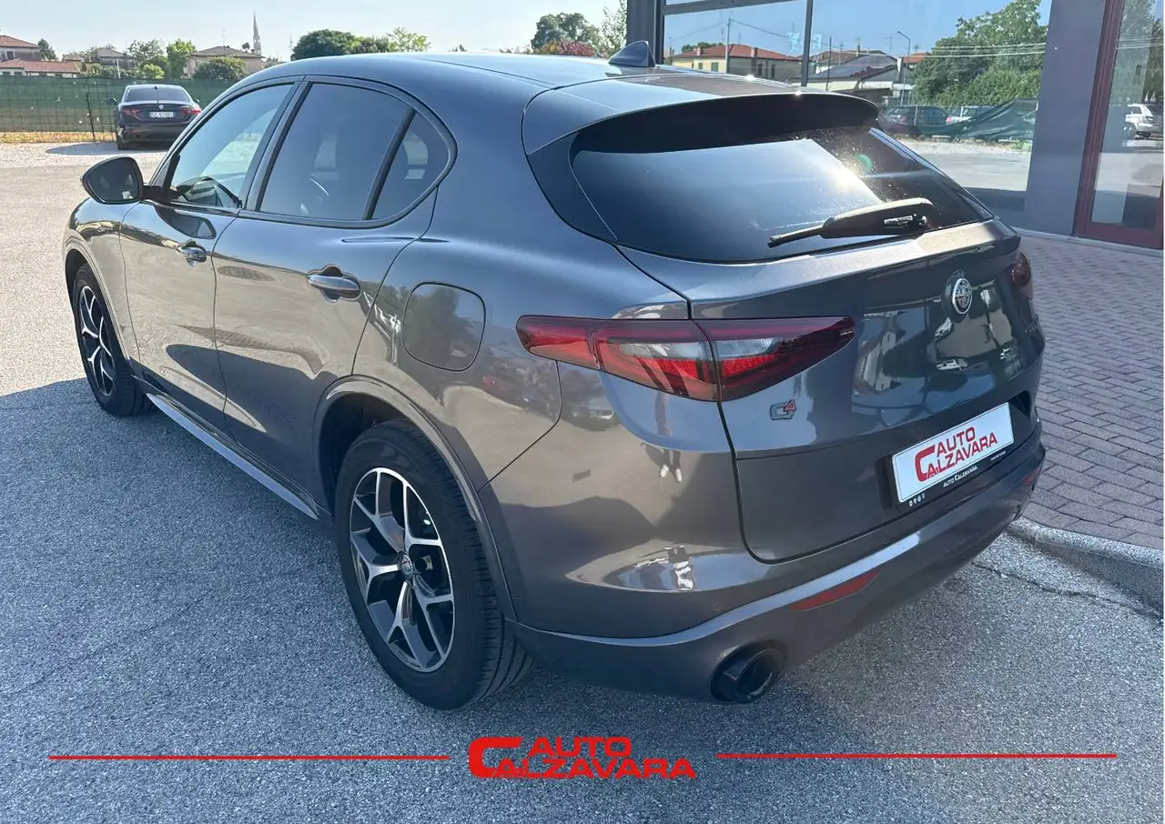 Alfa Romeo Stelvio 2021