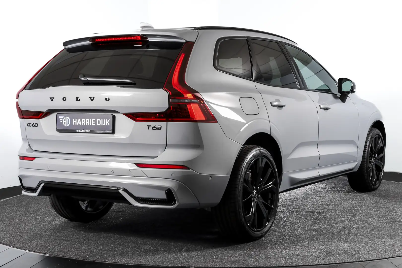 Volvo XC60 2.0 T6 Plug-in hybrid AWD Ultra Black Edition Face Grijs - 2