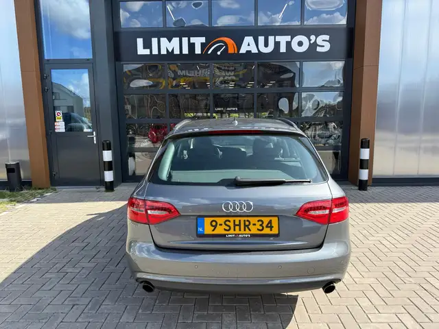 Audi A4 view 9