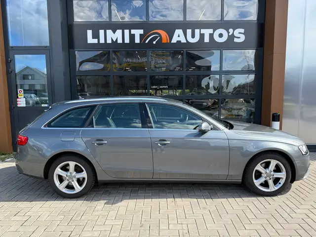 Audi A4 view 8