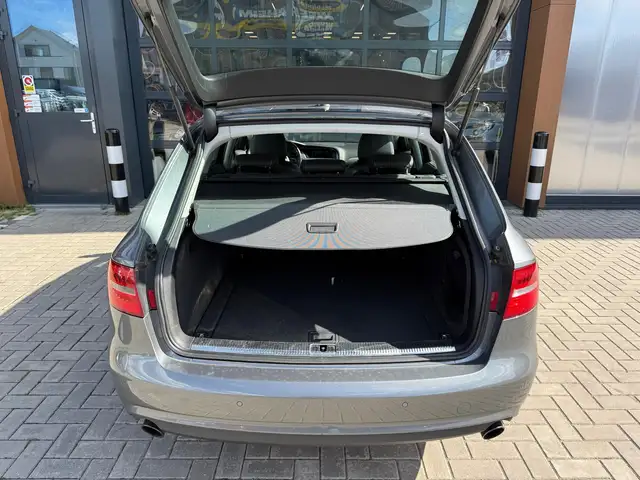 Audi A4 view 10