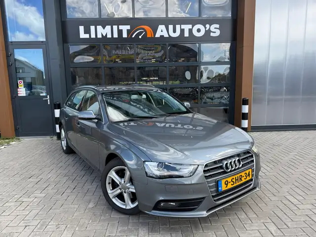 Audi A4 view 4