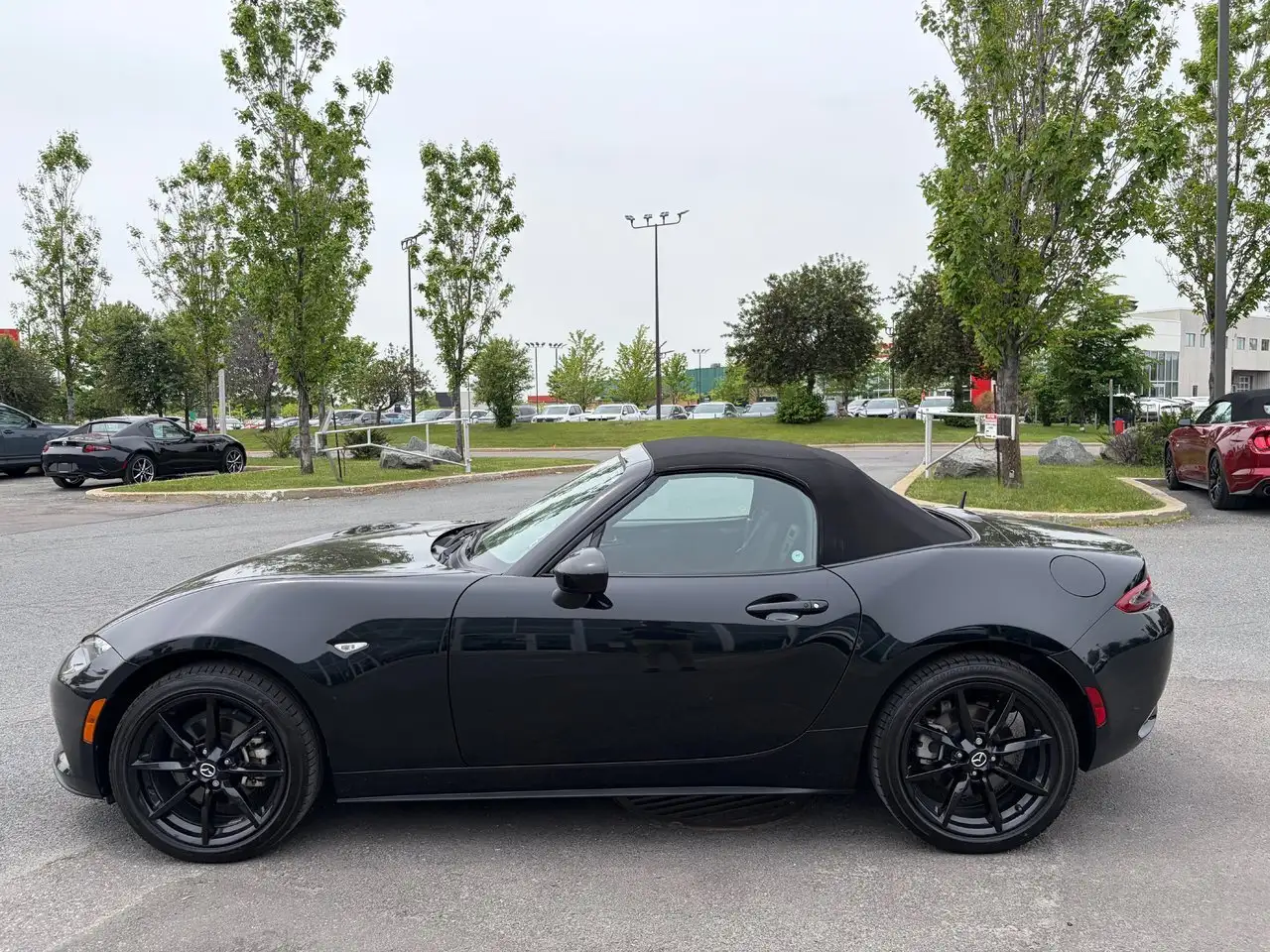 Mazda MX-5 Miata снимка Mazda MX-5 Miata