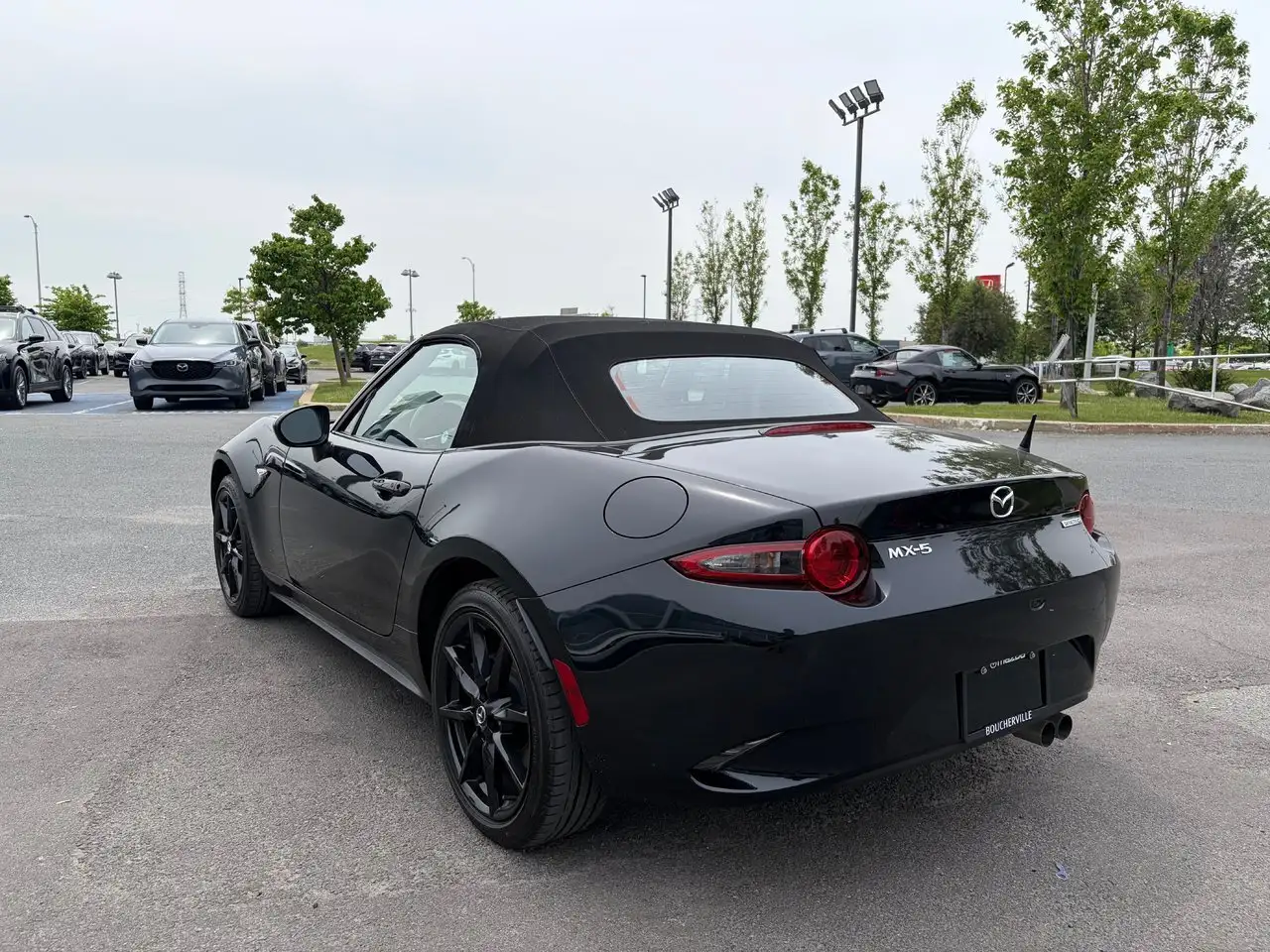Mazda MX-5 Miata снимка Mazda MX-5 Miata