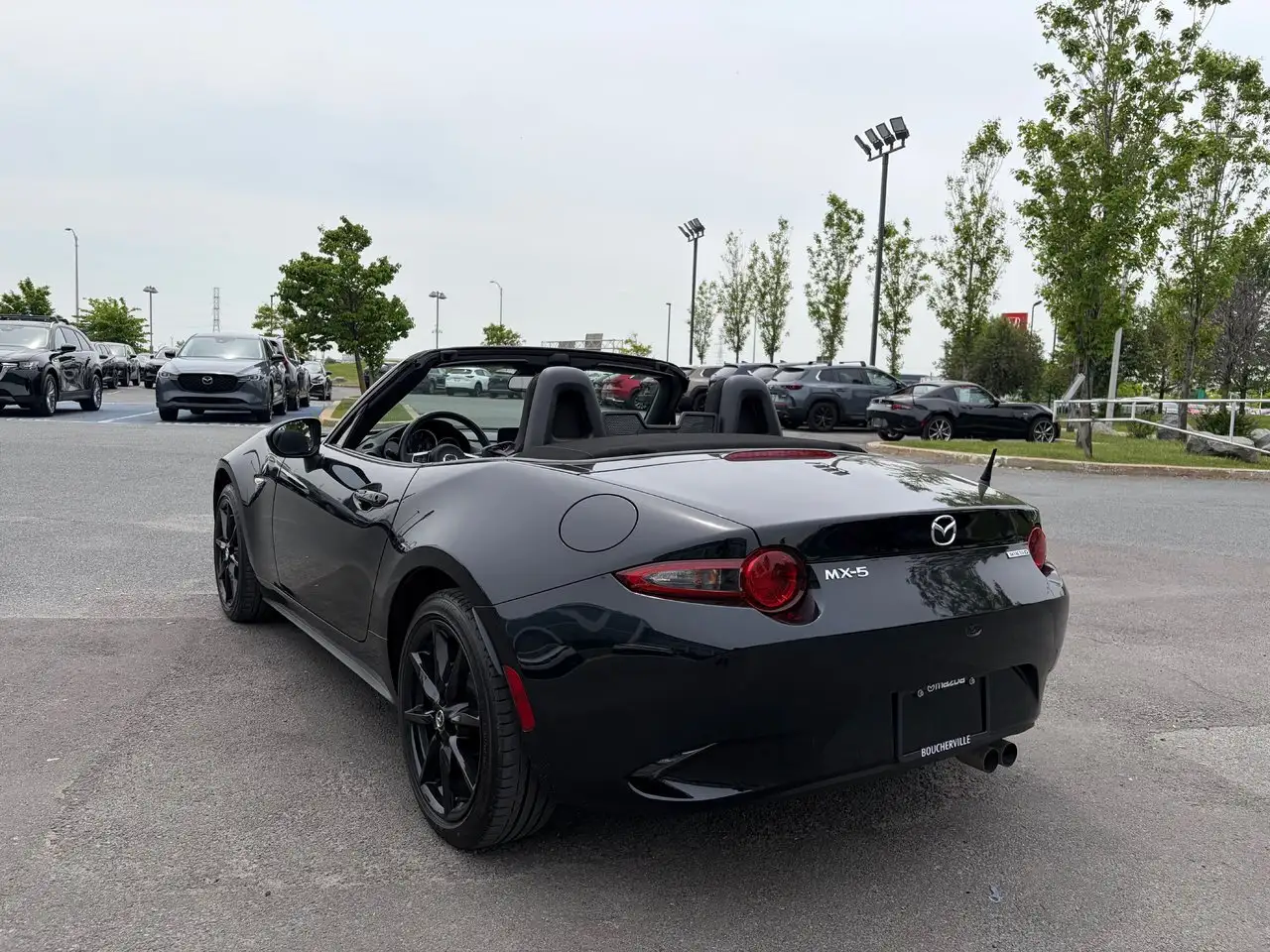 Mazda MX-5 Miata снимка Mazda MX-5 Miata