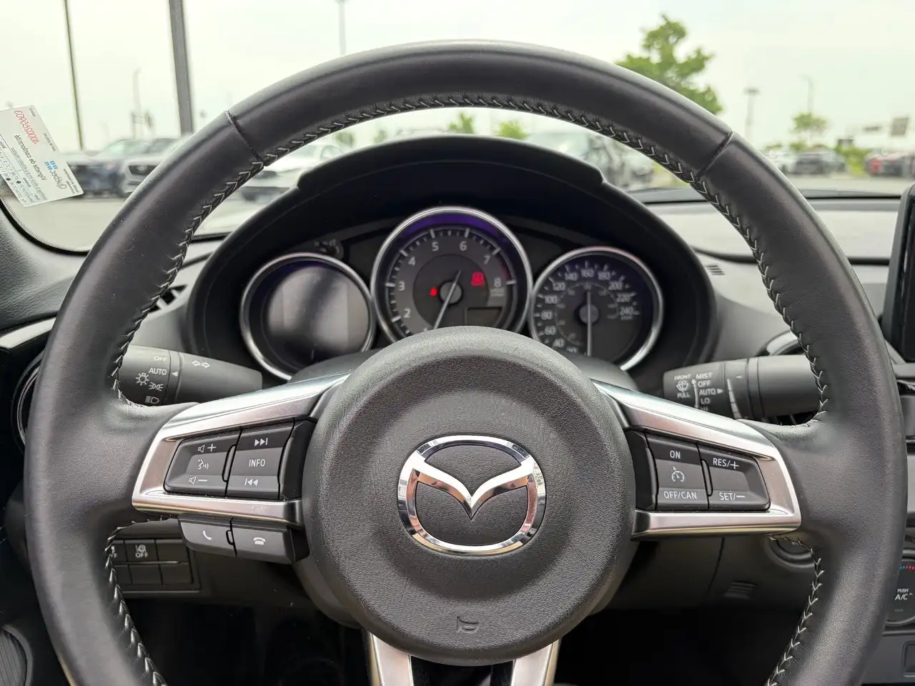 Mazda MX-5 Miata снимка Mazda MX-5 Miata