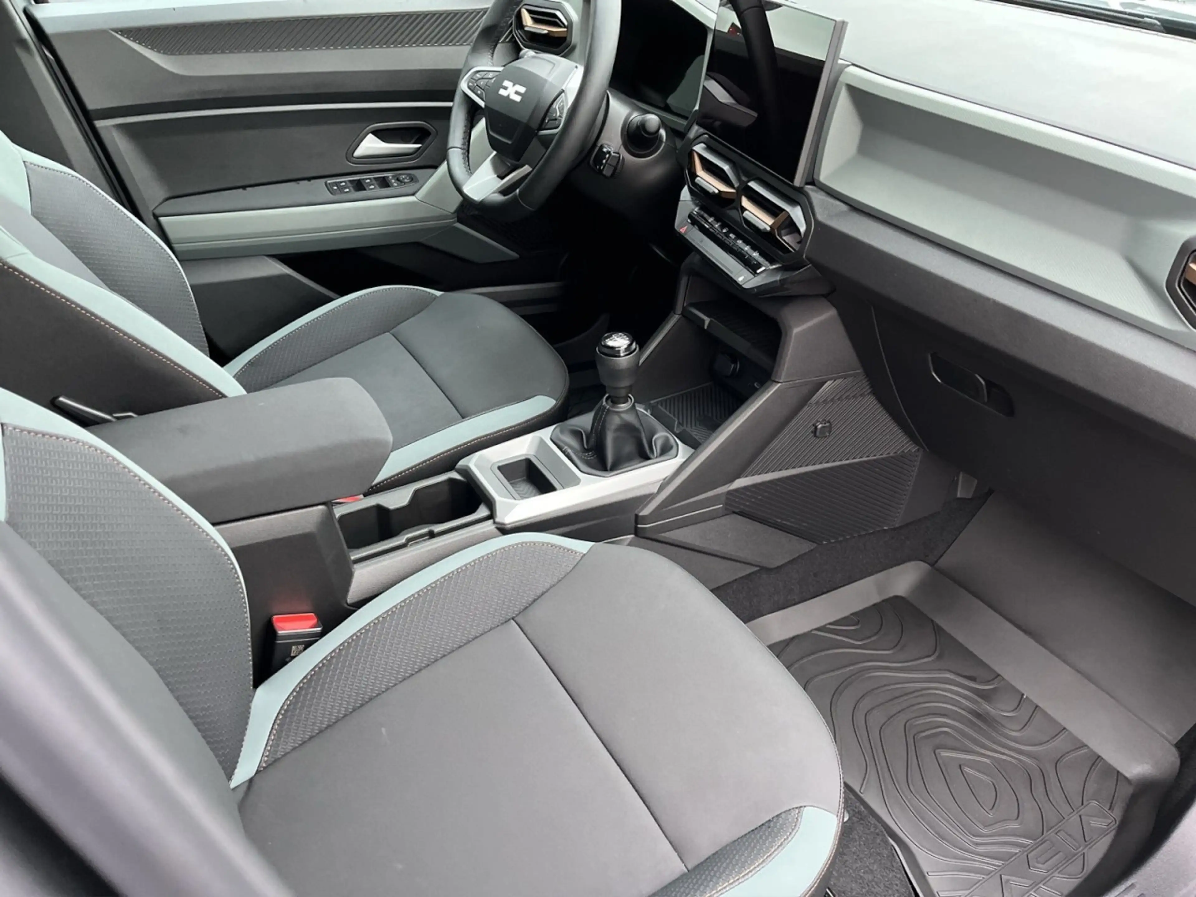 Dacia Bigster Extreme mild hybrid 140 — photo 11