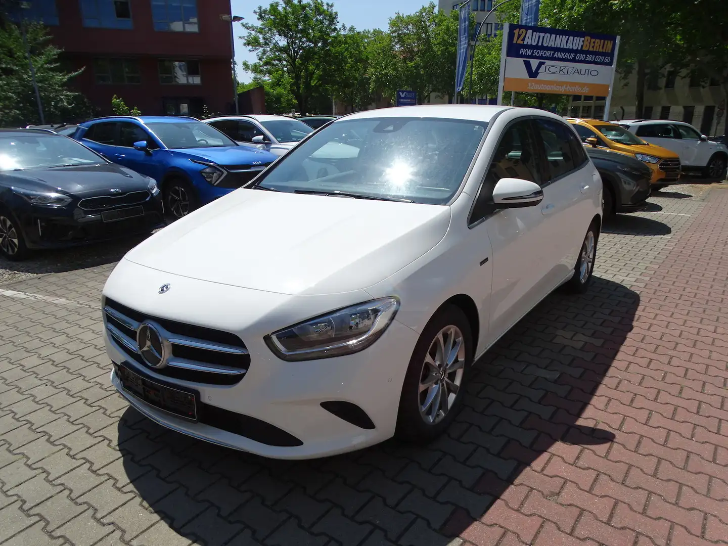 Mercedes-Benz B 250 Progressive Plugin Hybrid AHK bijela - 1