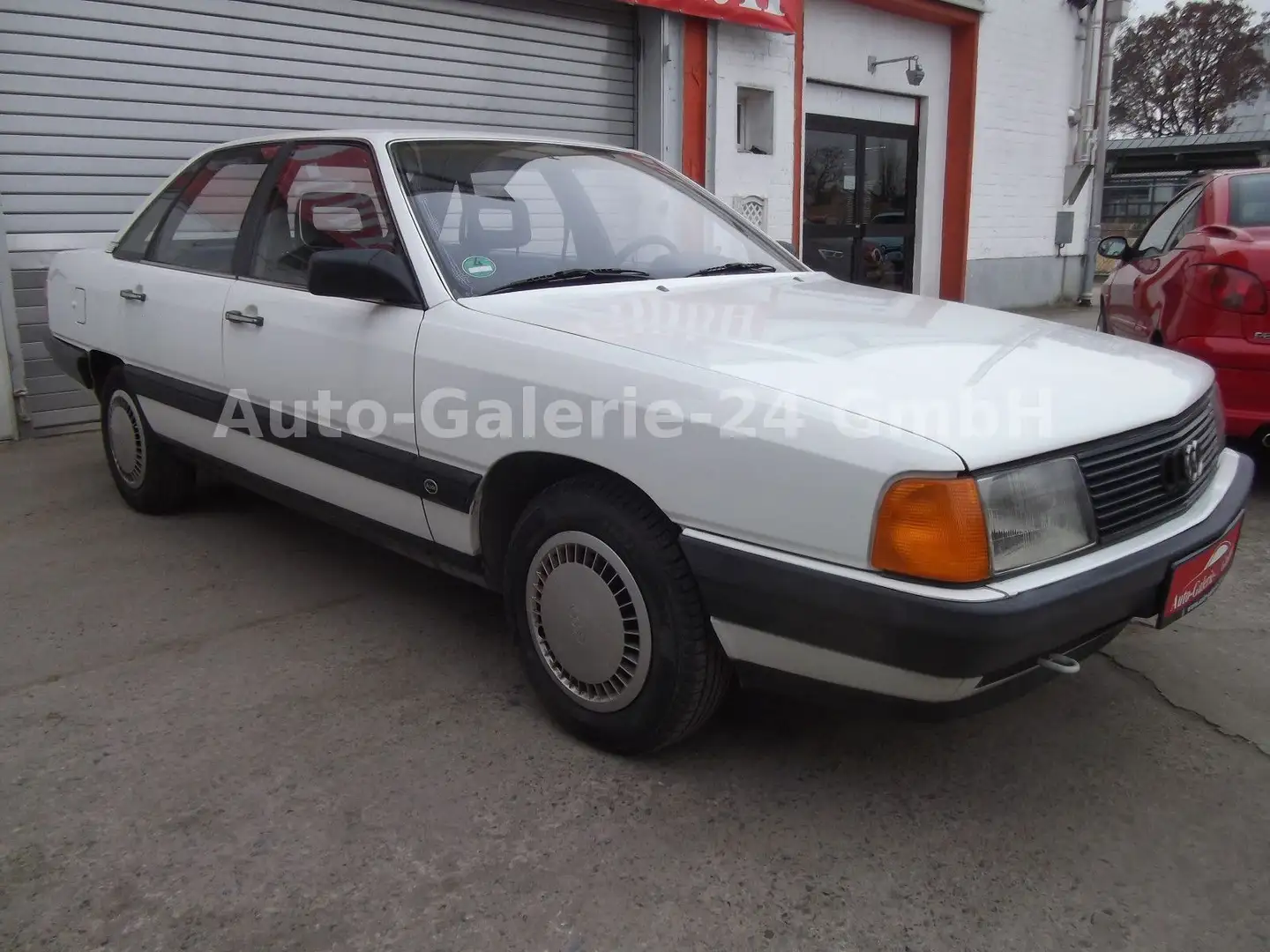 Audi 100 1,8 Automatik "Liebhaberstück" Білий - 1