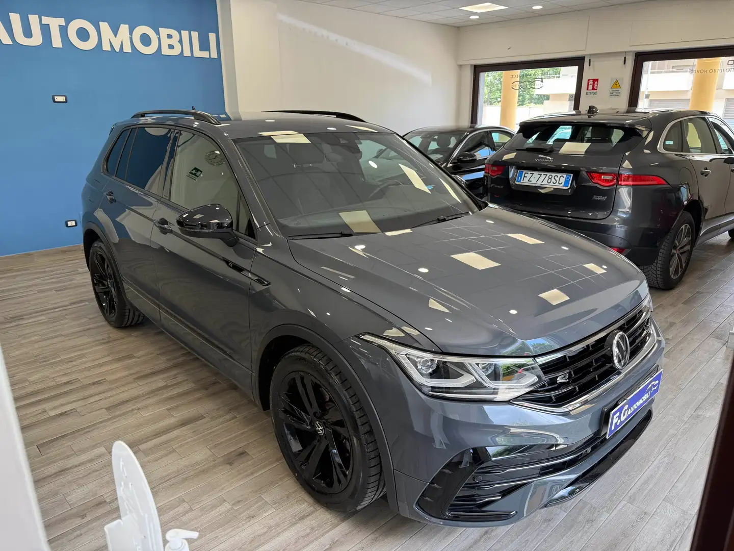 Volkswagen Tiguan Tiguan 2.0 tdi R-Line 150cv dsg Grau - 2