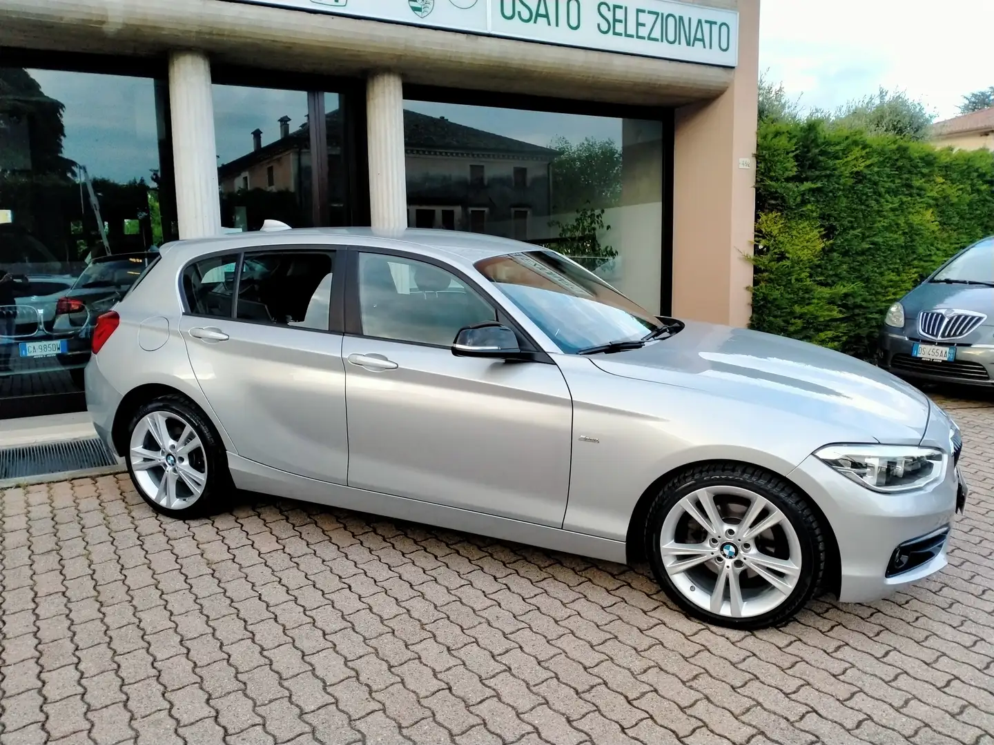 BMW 120 D SPORT M.Y.18 STEPTRONIC CAMBIO SPORT / PADDLESS Zilver - 2