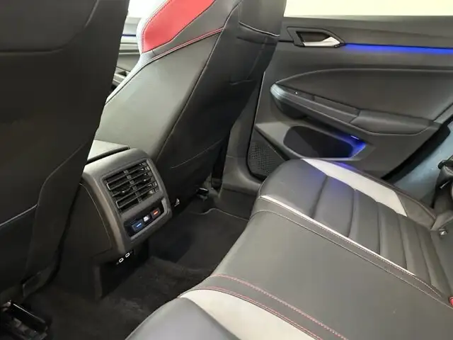 Volkswagen Golf view 11