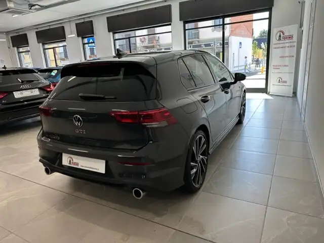 Volkswagen Golf view 4