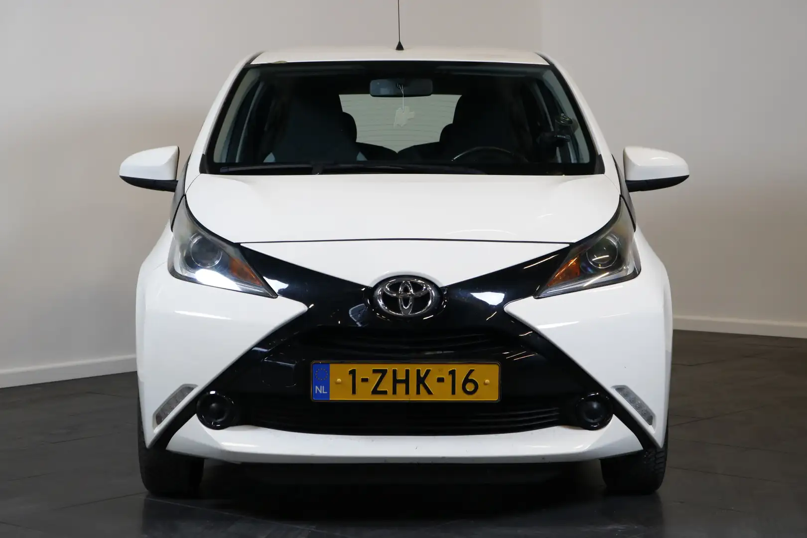 Toyota Aygo 1.0 VVT-i x-play Lichtmetalen velgen | Achteruitri Wit - 2